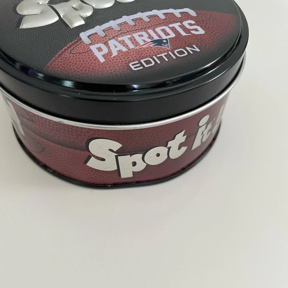 NFL New England Patriots Spot It! Kids Matching Card Game for ages 7+ - Picture 9 of 13